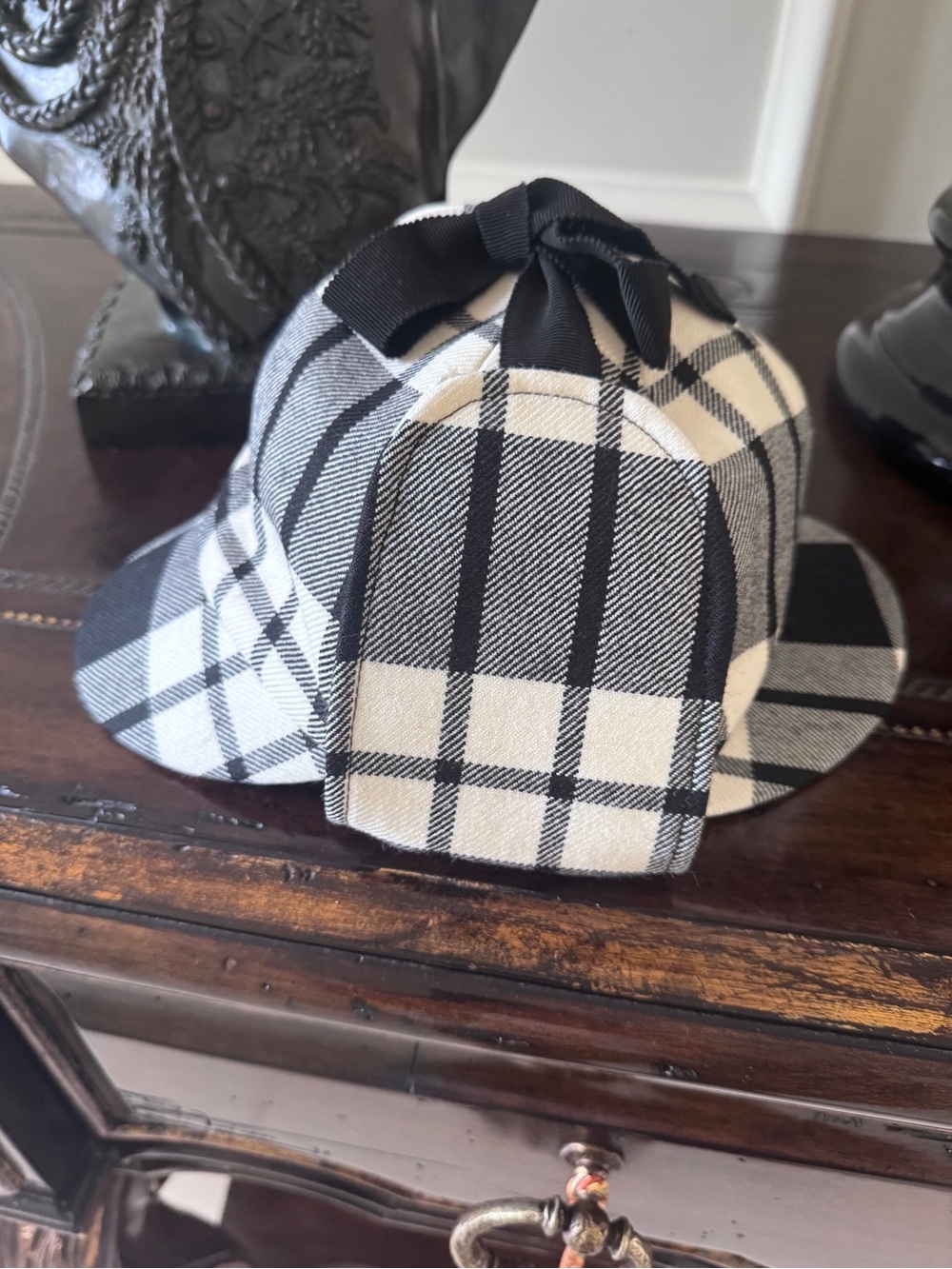 NWOT $1.230 GUCCI Black & Cream Plaid Newsboy Cap with Bow, sz M